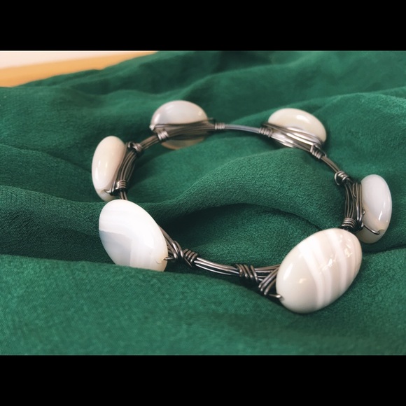 Handcrafted Grey Lace Agate Wire Bangle Bracelet - Picture 1 of 2